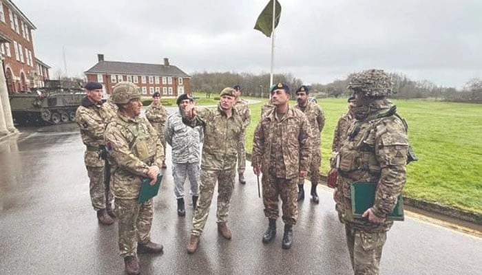 Army chief visits UK garrisons akhbar