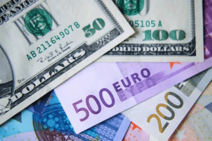 Dollar Hits Year's Lowest Point Against Euro