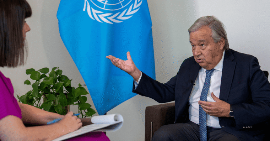 Gulf Central Banks Slash Interest Rates in Sync with Fed