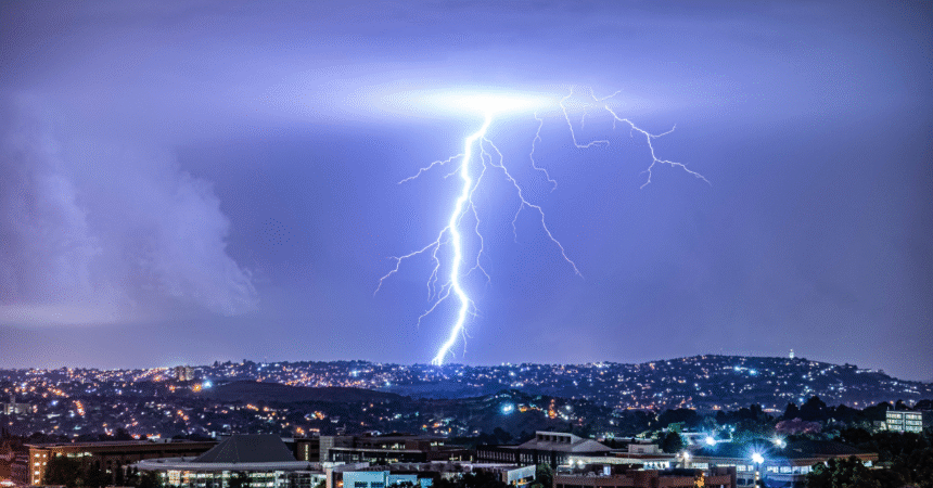 Weather Update: Karachi's Rainfall Forecast Revised, Heavy Rain Unlikely 1 Karachi to Experience Severe Weather Heavy Rain and Thunder Expected 1