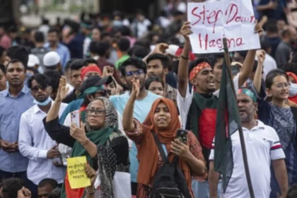 30 Injured in Protests Demanding Bangladeshi President Resign