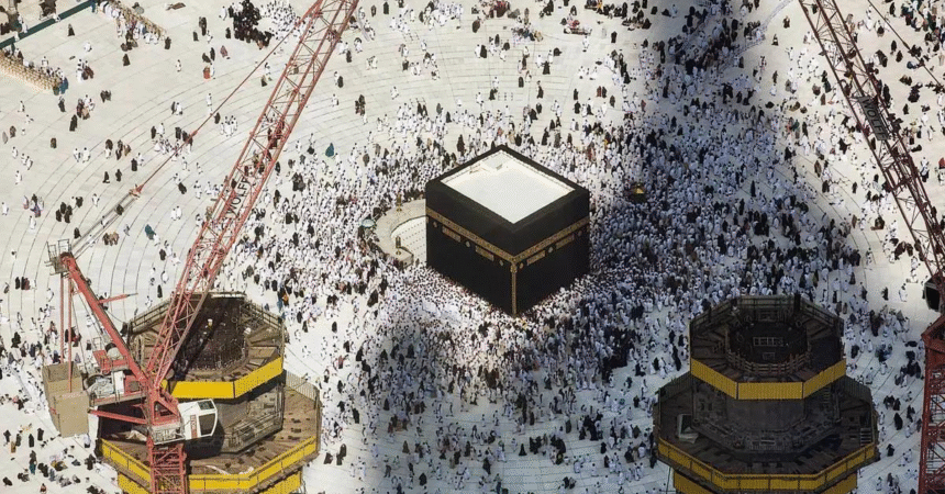 Saudi Women Participate in Kaaba Kiswa Changing Ceremony for the first time 1