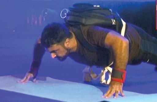 Pakistani Teen Sets World Record for Most Push-Ups on Fingers in One Minute 1 sp