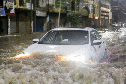 بارش کے طوفان نے پنجاب کو ڈبو دیا، بجلی غائب 1