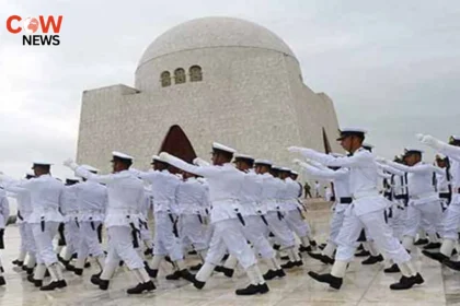 Guard Change Ceremony Honors Quaid on Independence Day