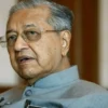 Former Malaysian PM Mahathir Hospitalised After Fall