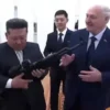 Belarus Leader Gifts Rifle to Kim Jong Un in Meeting