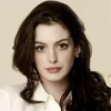 Anne Hathaway Receives Quran Gift From Fan