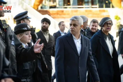 London Police Error Weapons Bag Left on Street
