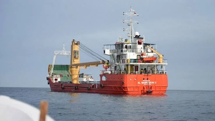 Iran Warns of Possible Strait of Hormuz Closure as US Naval Blockade Escalates - The COW News