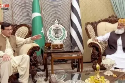 Fazlur Rehman Conveys Government Offer to PTI Amid Long March - The COW News