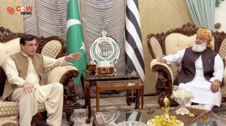 Fazlur Rehman Conveys Government Offer to PTI Amid Long March - The COW News